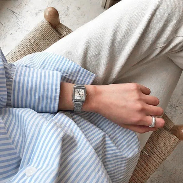 Casio LTP-V007D-2E női karóra, kék számlap, acél szíj, WR50, téglalap, doboz