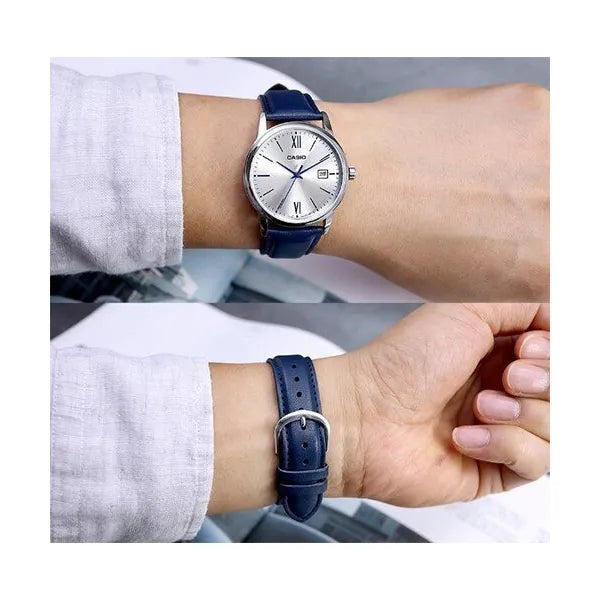 Casio MTP-V002L-2B3 férfi karóra, 37 mm, ezüst számlap, kék bőr, WR30