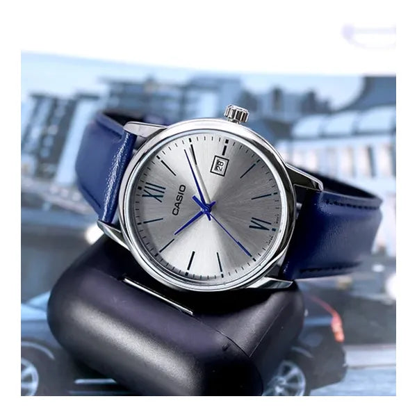 Casio MTP-V002L-2B3 férfi karóra, 37 mm, ezüst számlap, kék bőr, WR30