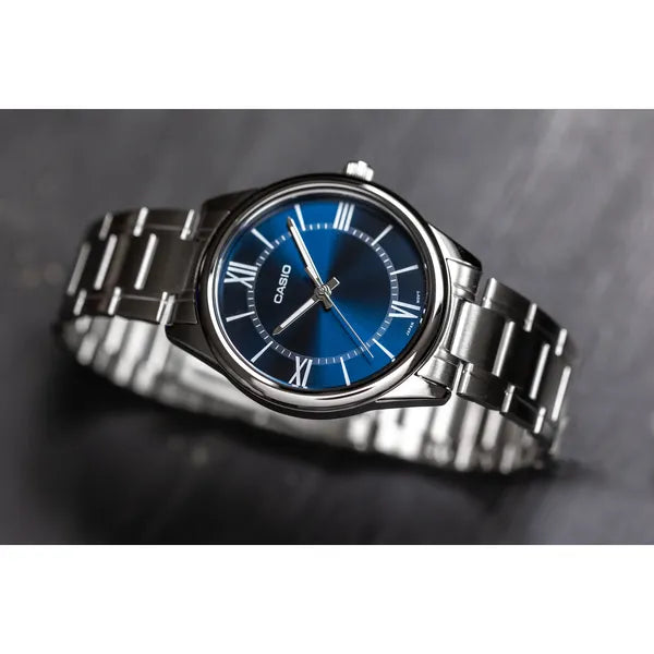 Casio MTP-V005D-2B5 férfi karóra, kék számlap, acél szíj, 40 mm, WR30 + doboz