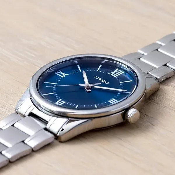 Casio MTP-V005D-2B5 férfi karóra, kék számlap, acél szíj, 40 mm, WR30 + doboz