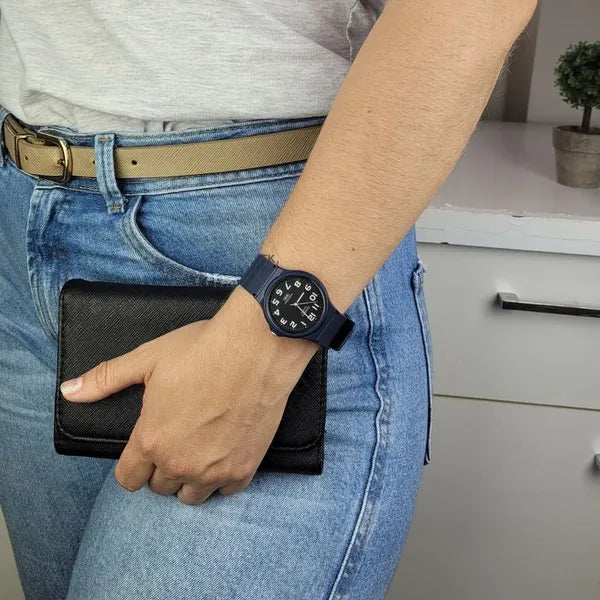 Casio MQ-24UC-2BDF uniszex karóra, 36 mm, kvarc, WR30, kék/fekete, műanyag