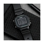 Casio LA-20WH-1BDF gyerek digitális óra, fekete, WR30, díszdobozzal
