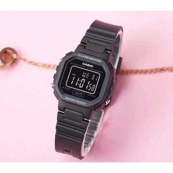 Casio LA-20WH-1BDF gyerek digitális óra, fekete, WR30, díszdobozzal