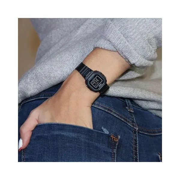 Casio LA-20WH-1BDF gyerek digitális óra, fekete, WR30, díszdobozzal