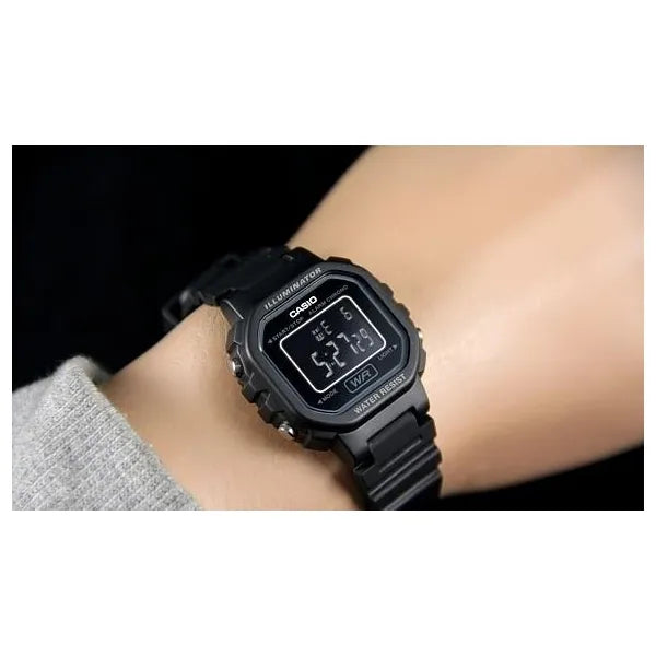 Casio LA-20WH-1BDF gyerek digitális óra, fekete, WR30, díszdobozzal