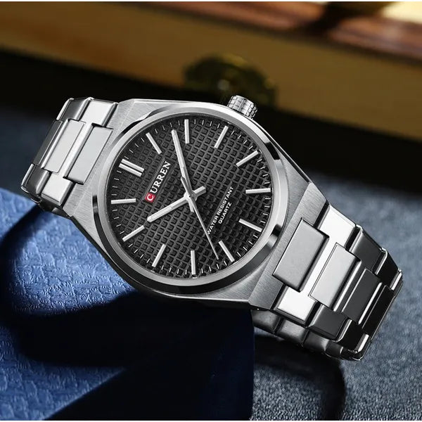 Curren 8439 férfi karóra, 40 mm, fekete számlap, ezüst acél szíj, WR30, dobozzal