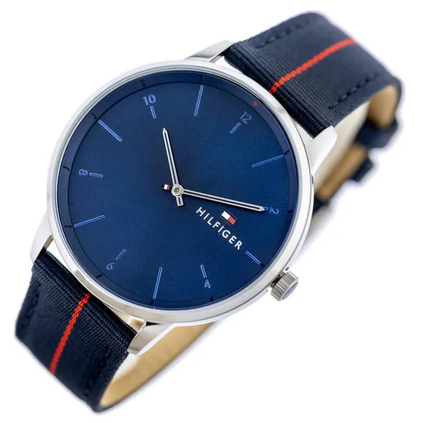 Tommy Hilfiger 1791844 férfi kvarc karóra, 43 mm, kék számlap, szövet szíj, WR30