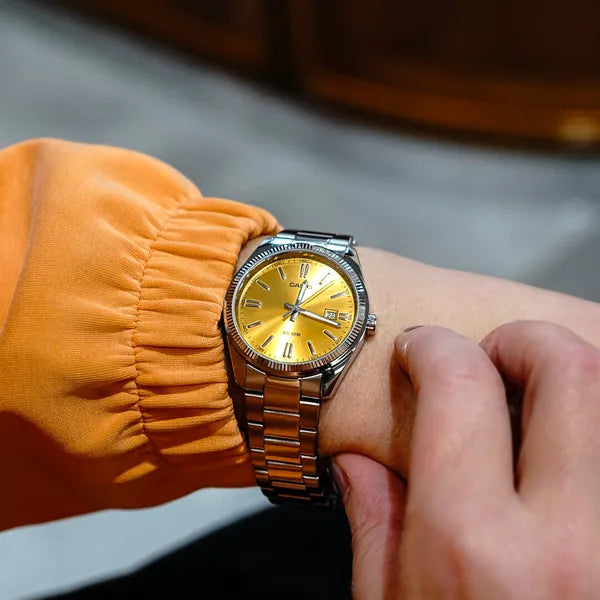 Casio MTP-1302PD-9AVEF férfi karóra, sárga számlap, acél szíj, WR50, 38 mm