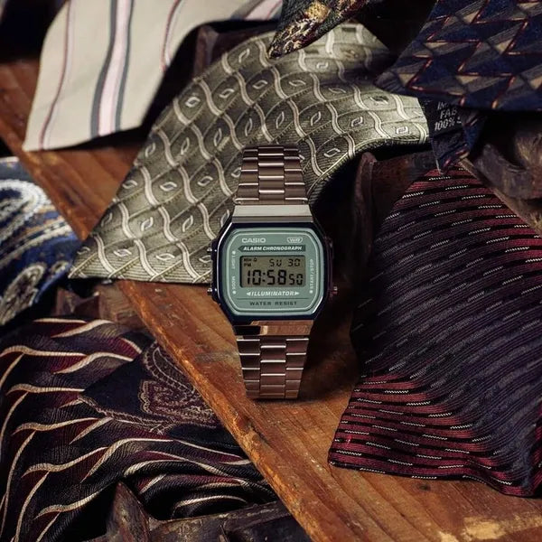 Casio A168WA-3A retro uniszex digitális óra, ezüst acélszíj, zöld LCD