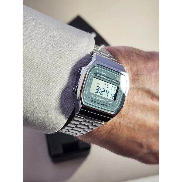 Casio A168WA-3A retro uniszex digitális óra, ezüst acélszíj, zöld LCD
