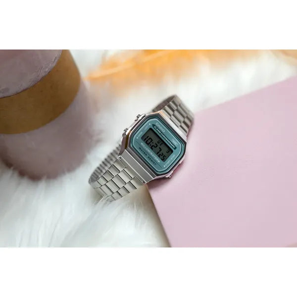 Casio A168WA-3A retro uniszex digitális óra, ezüst acélszíj, zöld LCD