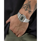 Casio A168WA-8A uniszex digitális karóra, ezüst acélszíj, WR30