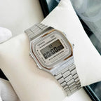 Casio A168WA-8A uniszex digitális karóra, ezüst acélszíj, WR30