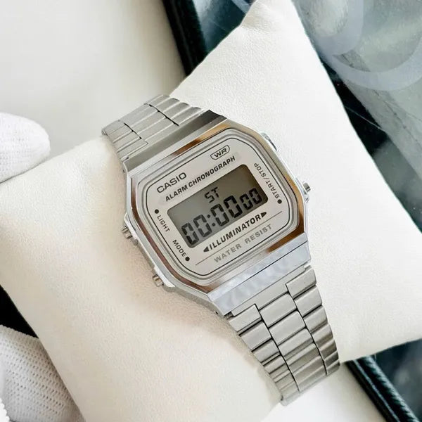 Casio A168WA-8A uniszex digitális karóra, ezüst acélszíj, WR30