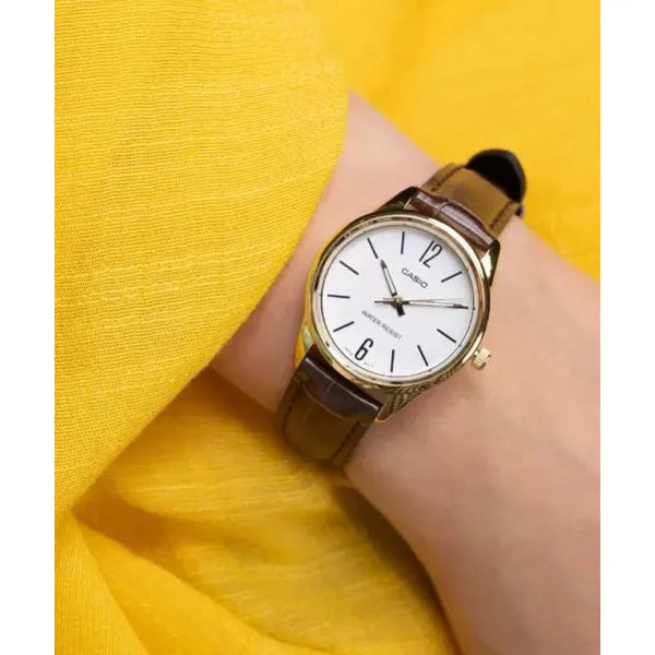 Casio LTP-V005GL-7B női karóra, arany tok, barna bőrszíj, WR30 + díszdoboz