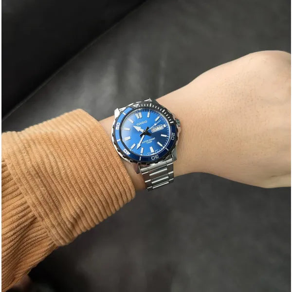 Casio MTD-125D-2A1 férfi karóra, acél szíj, kék számlap, WR100, dátum, kvarc