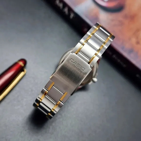 Casio MTP-1381G-1A férfi karóra, kétszínű acél szíj, fekete számlap, WR30