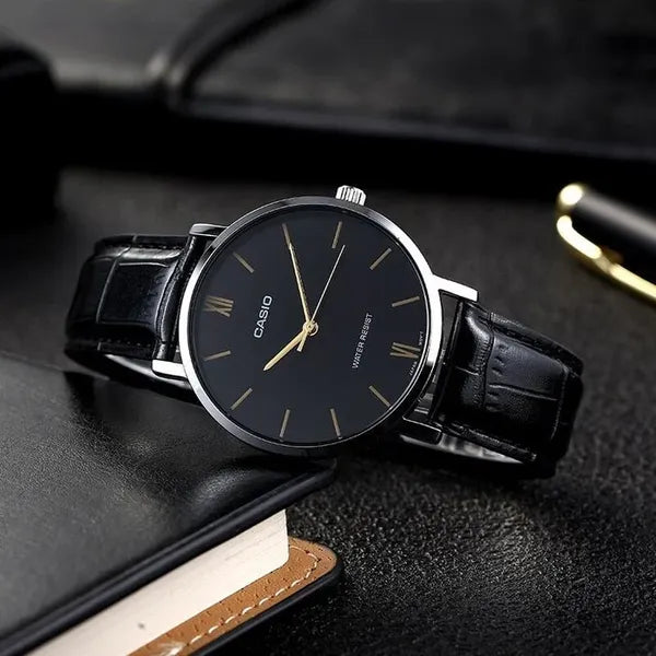 Casio MTP-VT01L-1B férfi karóra, fekete számlap, bőrszíj, 40 mm, WR30, díszdoboz