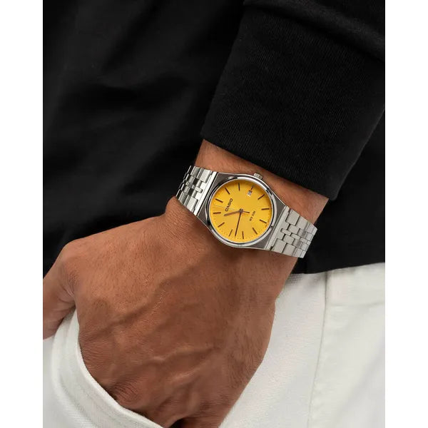 Casio MTP-B145D-9A férfi karóra, 35 mm, narancs számlap, acél szíj, WR50