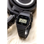 Casio F-91WB-1ADF férfi digitális karóra, WR100, fekete, dobozzal