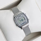 Casio LA670WEM-7DF női digitális karóra, ezüst acél, WR30, dobozzal
