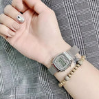 Casio LA670WEM-7DF női digitális karóra, ezüst acél, WR30, dobozzal