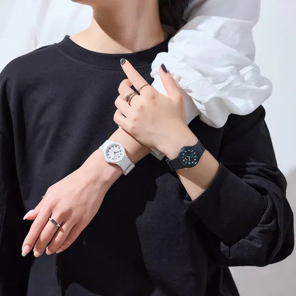Casio LQ-24B-1BDF női kvarc karóra, fekete, 36 mm, WR30, műanyag szíj