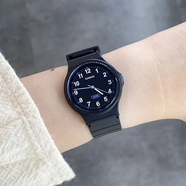 Casio LQ-24B-1BDF női kvarc karóra, fekete, 36 mm, WR30, műanyag szíj