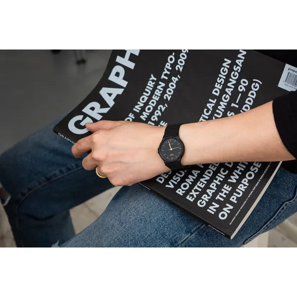 Casio MQ-24-1ELDF uniszex karóra, fekete, 36 mm, kvarc, WR30, díszdobozzal