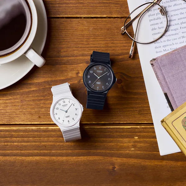 Casio MQ-24B-1BD uniszex kvarc karóra, 36 mm, grafitszürke, WR30, dobozzal