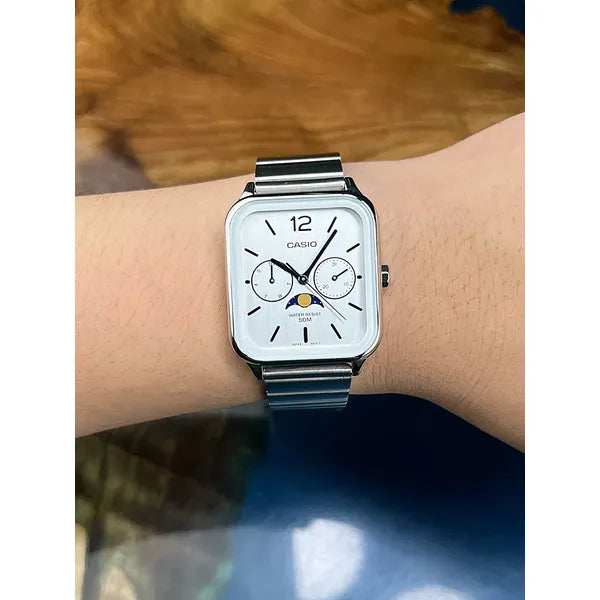 Casio MTP-M305D-2A férfi karóra, kék számlap, acél szíj, holdfázis, WR50