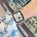 Casio MTP-M305D-7A2 férfi karóra, acél szíj, fehér számlap, WR50, holdfázis