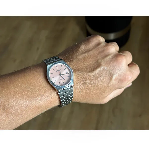 Casio MTP-B145D-4A férfi karóra, acél szíj, rózsaszín számlap, kvarc, 35 mm