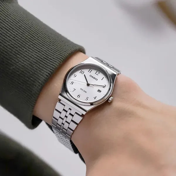 Casio MTP-B145D-7B férfi karóra, acél szíj, 35 mm, gyöngyház számlap, WR50