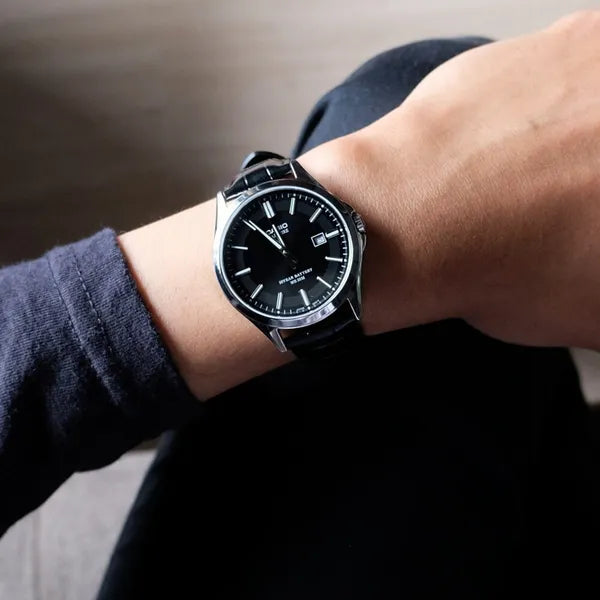Casio MTS-100L-1A férfi karóra, zafírüveg, bőr szíj, WR50, fekete