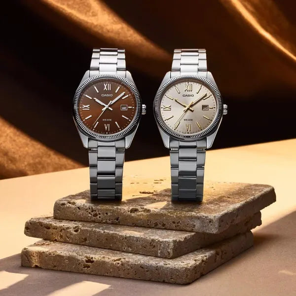 Casio MTP-1302DD-5A férfi karóra, barna számlap, acél szíj, WR50, díszdoboz