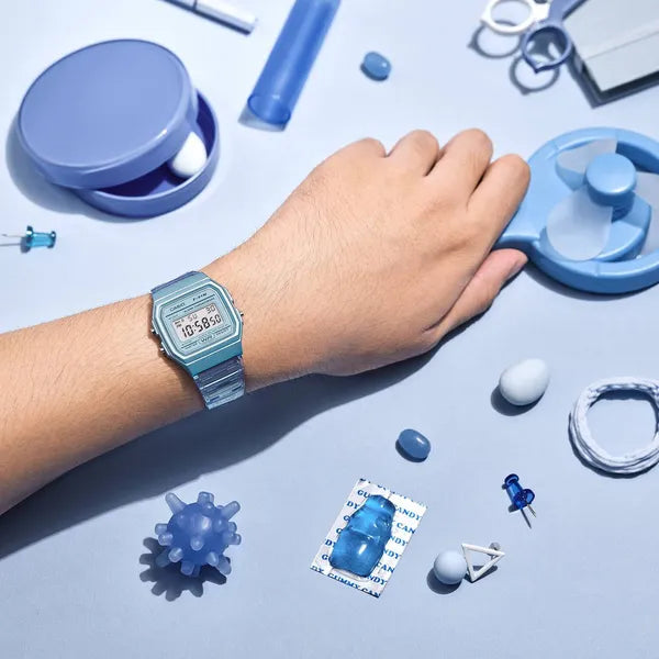 Casio F-91WS-2 uniszex digitális karóra, kék áttetsző tok és szíj, WR30