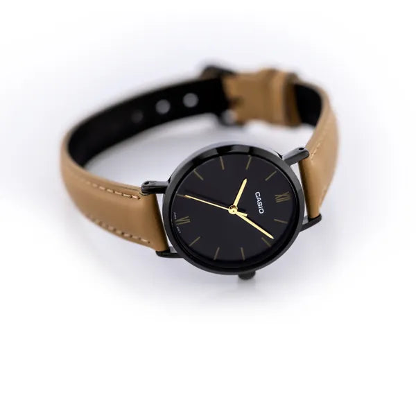 Casio LTP-VT02BL-1A női karóra, 30 mm, fekete számlap, barna bőrszíj, WR30
