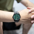 Casio MTP-VD03B-3A férfi óra, zöld számlap, acél szíj, WR50, 42 mm, fekete tok