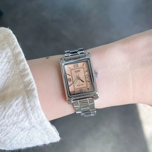 Casio LTP-1234DD-4A női karóra, téglalap tok, rózsaszín számlap, acél, WR30