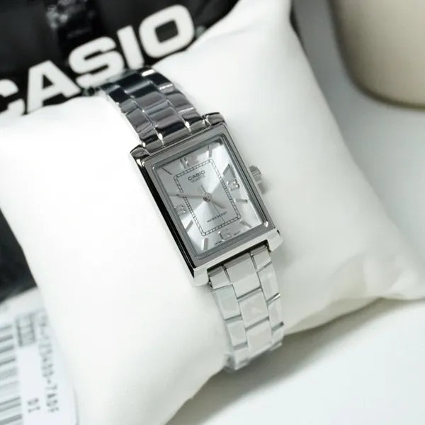 Casio női karóra LTP-1234DD-7A, téglalap tok, ezüst acél karkötő, WR30, kvarc