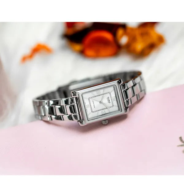 Casio női karóra LTP-1234DD-7A, téglalap tok, ezüst acél karkötő, WR30, kvarc