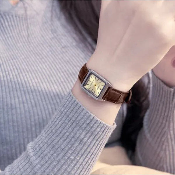Casio LTP-V007L-9E női karóra, arany számlap, barna bőrszíj, WR30
