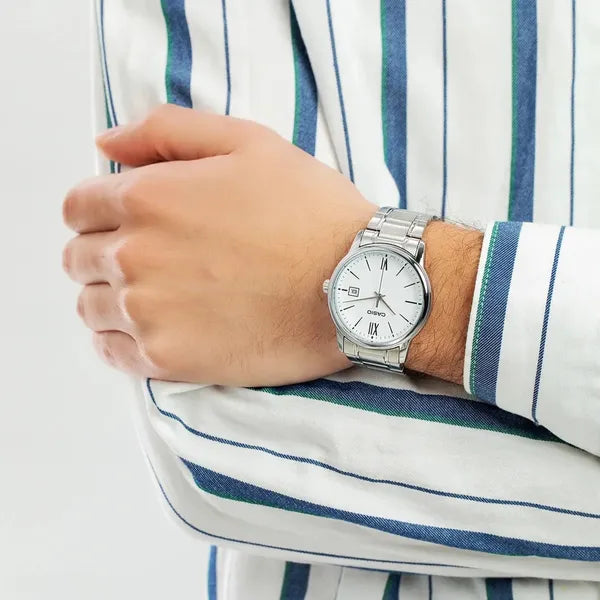 Casio férfi karóra MTP-V002D-7B3, ezüst acél, fehér számlap, WR30, 44 mm, dátum