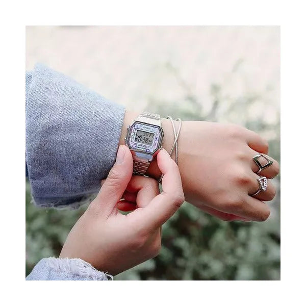 Casio LA680WA-2C női digitális karóra, acél szíj, türkiz számlap, WR30