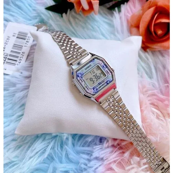 Casio LA680WA-2C női digitális karóra, acél szíj, türkiz számlap, WR30