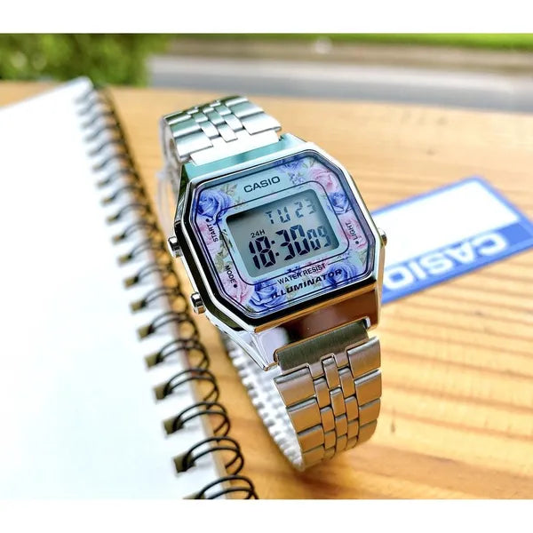 Casio LA680WA-2C női digitális karóra, acél szíj, türkiz számlap, WR30