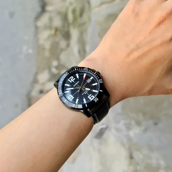 Casio férfi karóra MTP-VD01BL-1B, fekete, 45 mm, bőr szíj, WR50