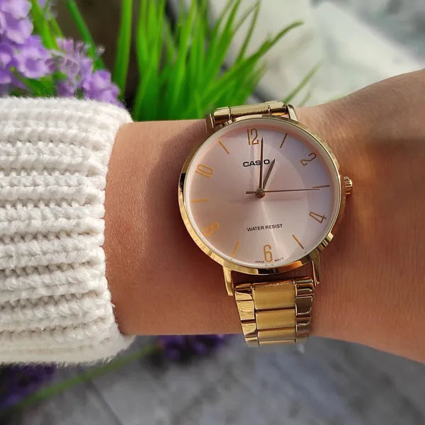 Casio LTP-VT01G-4B női karóra, arany acél, rózsaarany számlap, kvarc WR30